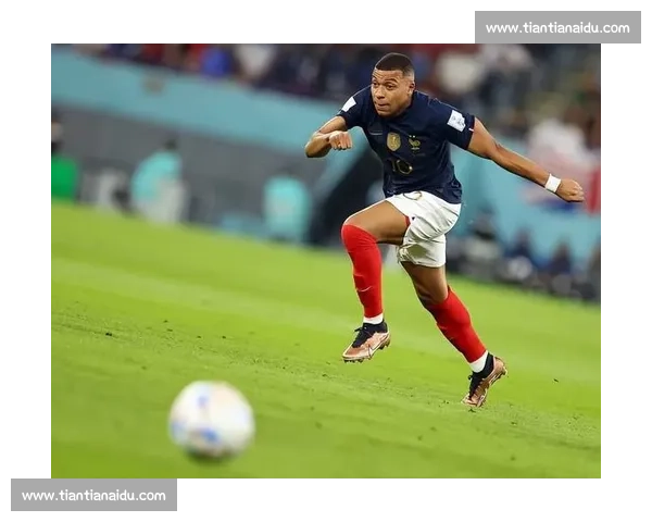 姆巴佩肩膀越位 1 毫米?VAR 判罚撕裂足球温度 姆巴佩肩膀越位 1 毫米?VAR 判罚撕裂足球温度